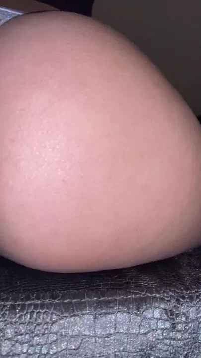 POV antes de sentar este culo jugoso en tu cara.