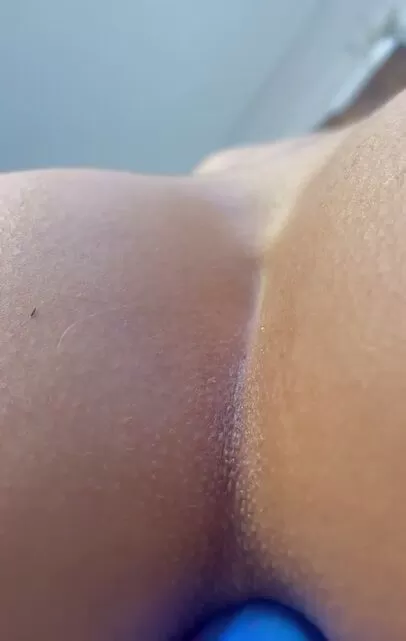Ik hou van het gevoel van deze anale dildo
