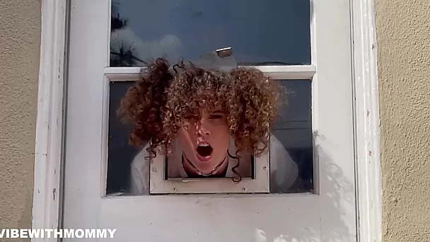 Curly Plump-ass Girl Got Doggy-fucked In Her Back Door When Stuck In the Doggy Door