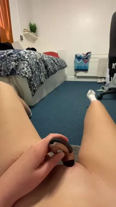 Having an orgasm whilst trying to be quiet is difficult at uni…
