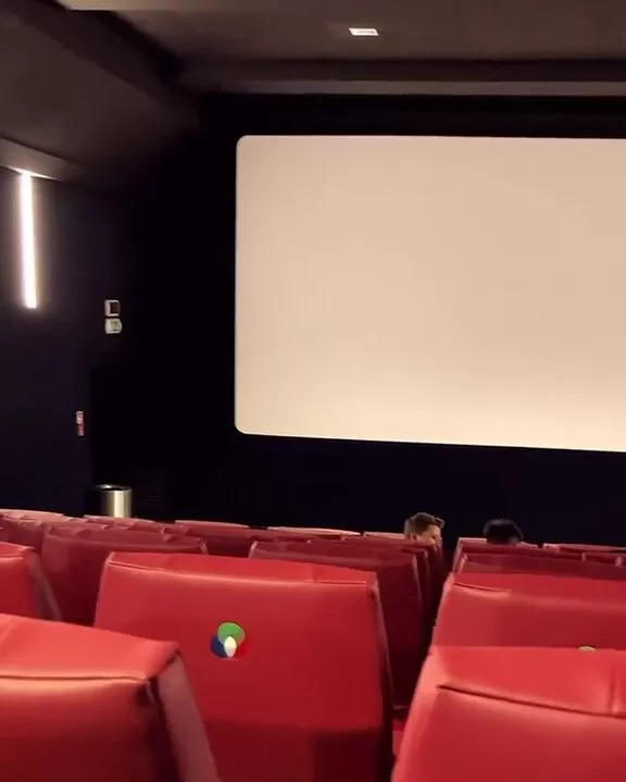 Imagina que me vieras así en el cine, ¿qué harías?