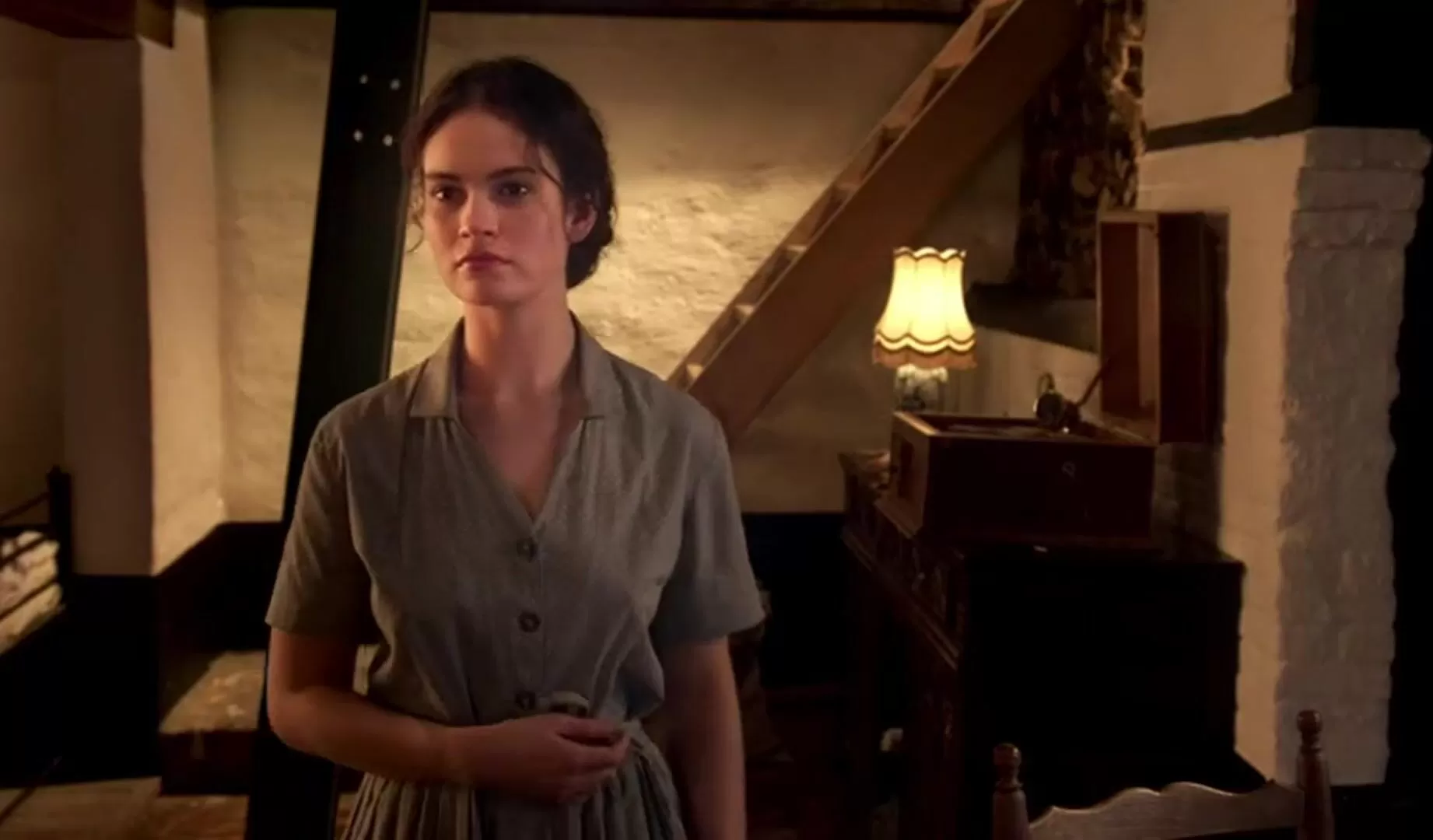 Lily James dans L'Exception