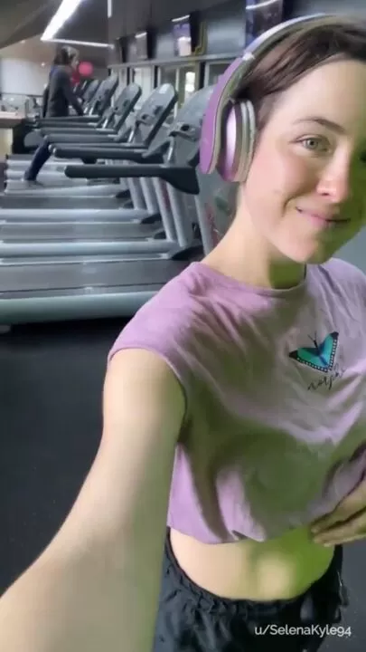 Flashing my Tits at the Gym for your Monday Motivation!