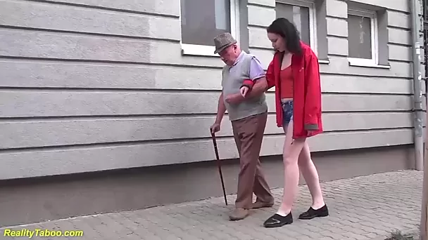 Perverted brunette wants to fuck with grandpa