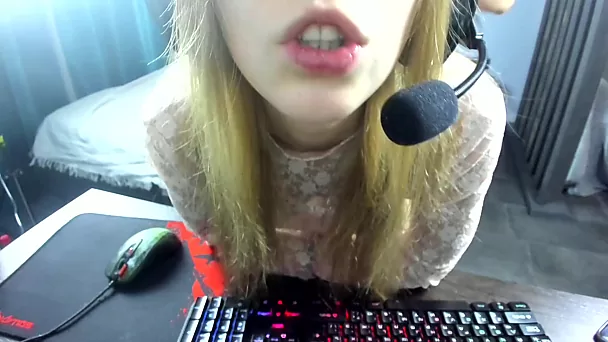 Blondie is doggy fucked on CS stream LIVE