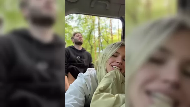 Bester Outdoor-Fick für meine sexy schlanke blonde Frau, die ihre schmutzigen Wünsche im Wald erfüllen will