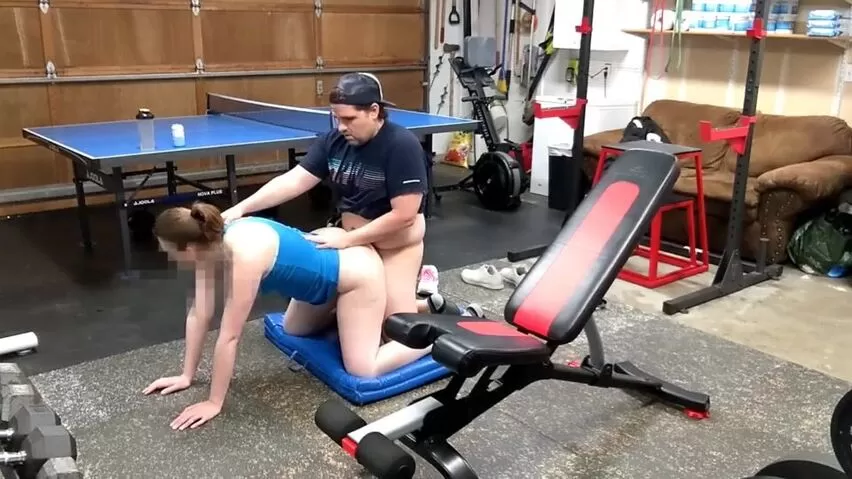 Rżnięcie to niesamowity trening i orgazm dla mięśni brzucha. LOL