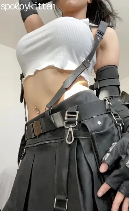 ever wanted to see what’s under tifa’s skirt?