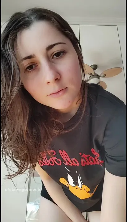 I felt cute in this t-shirt... so here it goes a GIF :*