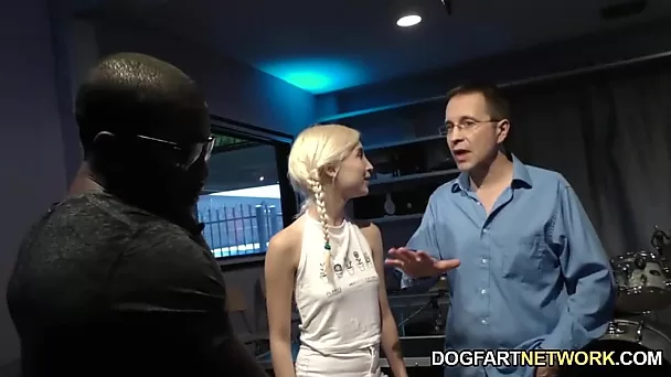 Petite blonde fucks with BBC to become famous - Dogfart Network Porn