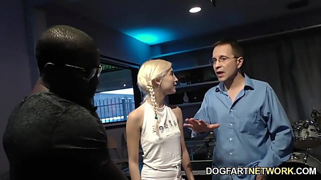 Petite blonde fucks with BBC to become famous - Dogfart Network Porn
