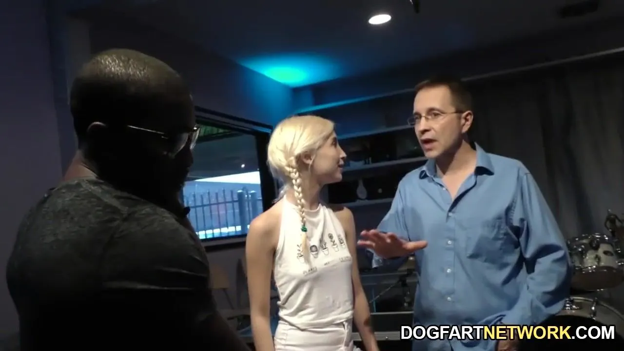 Dogfart Hard Fuxk - Petite blonde fucks with BBC to become famous - Dogfart Network Porn