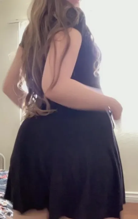 I love how easy this dress is to lift up