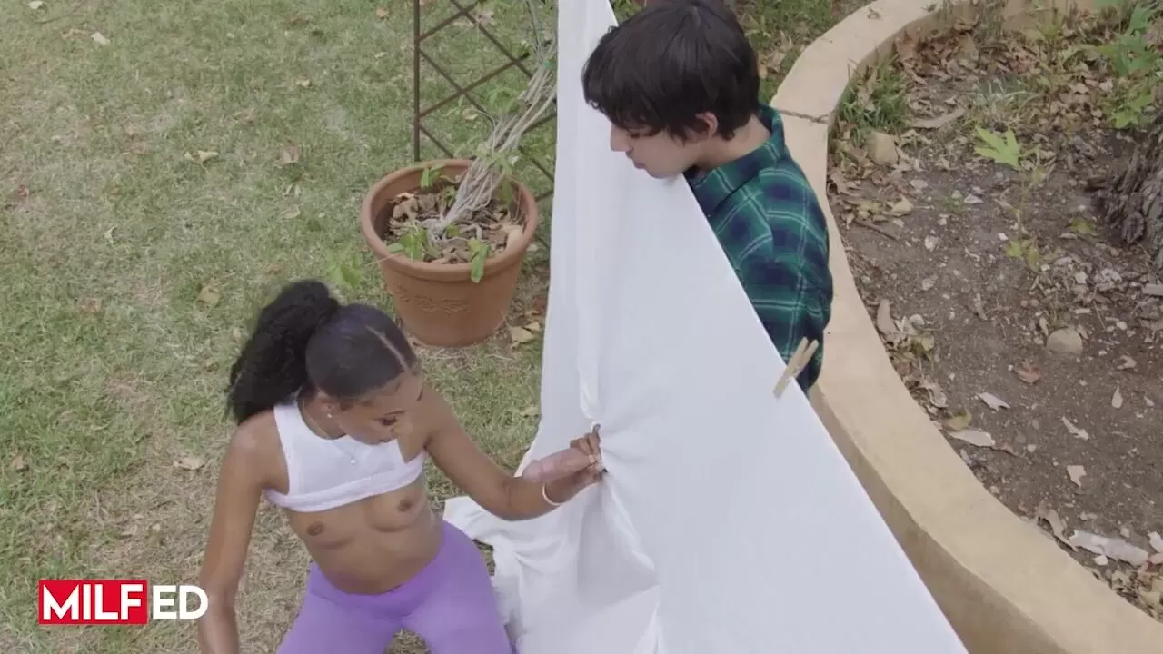 Qiz dugonasiga jinsiy aloqa qilish uchun kelgan