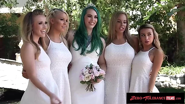 Echte Hochzeitsorgie der perversen Braut, des Bräutigams und ihrer Freunde