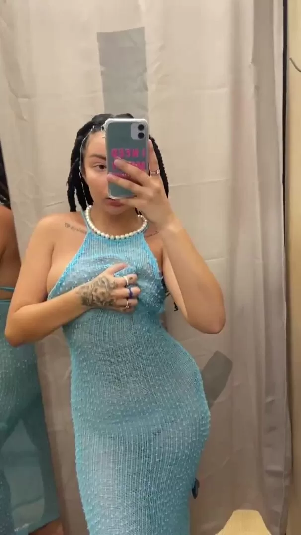 ¿Este vestido es demasiado vulgar para usarlo sin sostén?