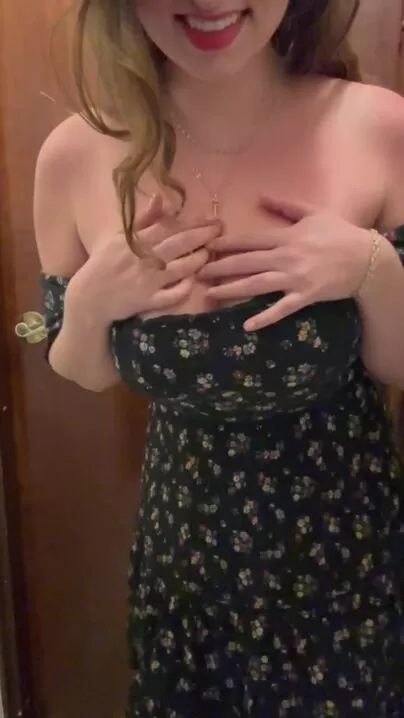 Gefällt dir die Symmetrie meiner Brüste?