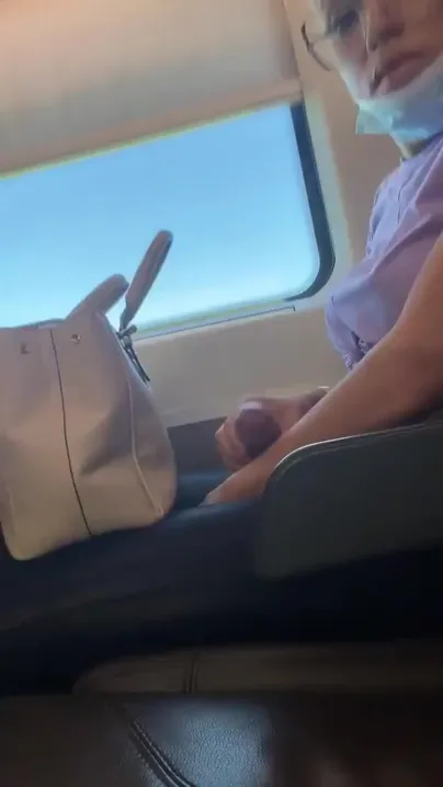 Masturbando no trem público!