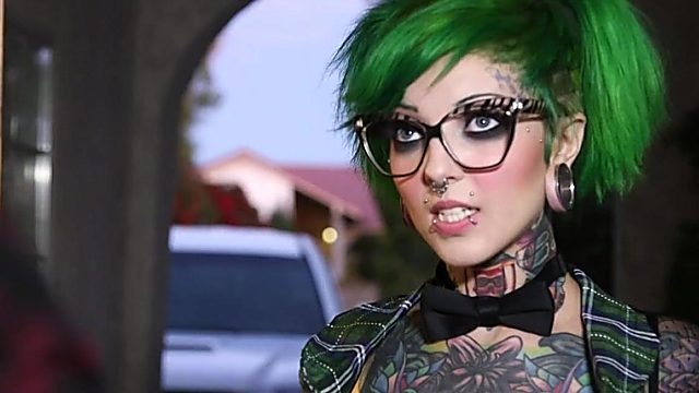 Punk babe begs to cum on her big tattooed tits