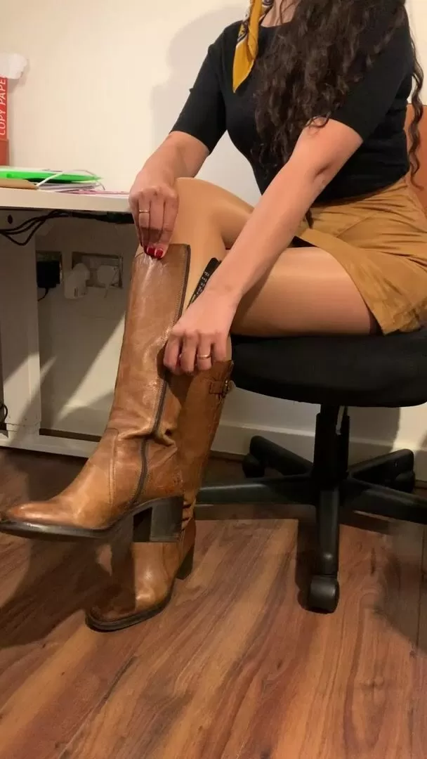 Office trouble: liberating the nylon legs and feet!
