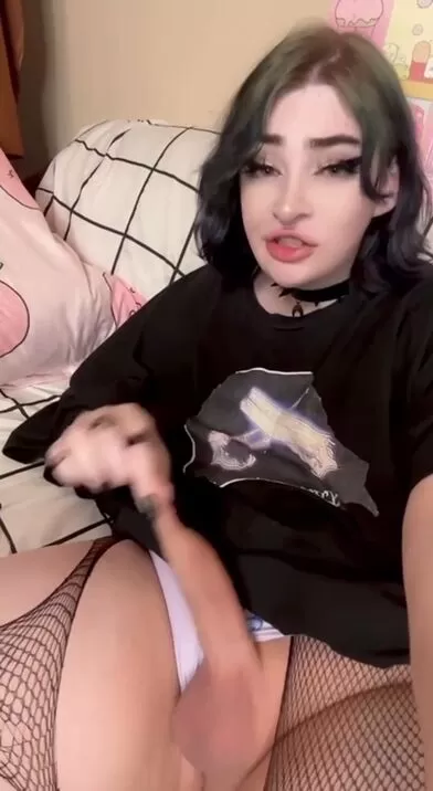 Any guys around that would like dick pics from a goth girl?