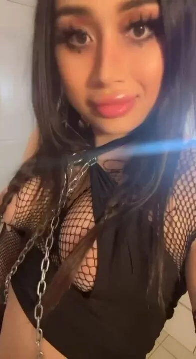 Você gostaria de sair com uma petite latina tgirl tn?