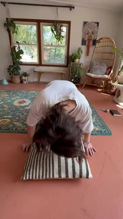 Yoga matinal para relajar las articulaciones