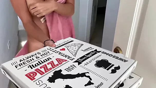Guy delivered pizza, but MILF wanted some sauce to it