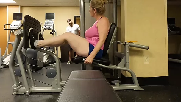 Mature slut tries in the gym almost as hard as on her coach's dick