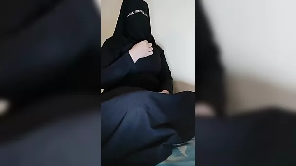 Thick busty MILF in niqab masturbates