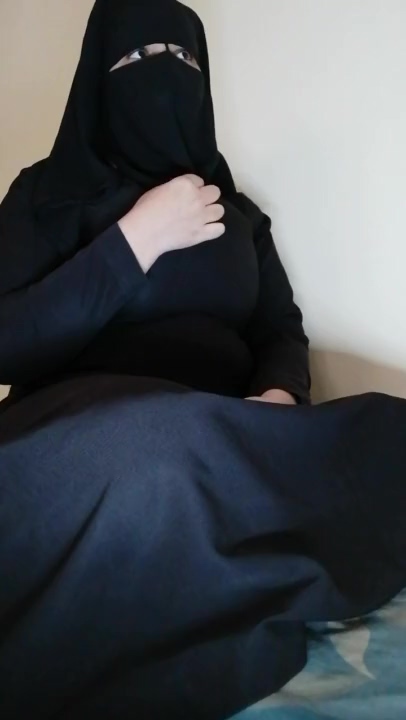 Hijab Glove Handjob Cocksucker - Thick busty MILF in niqab masturbates