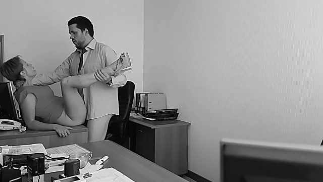 Mature Milf slut fucked hard with boss in the office - Amateur Porn