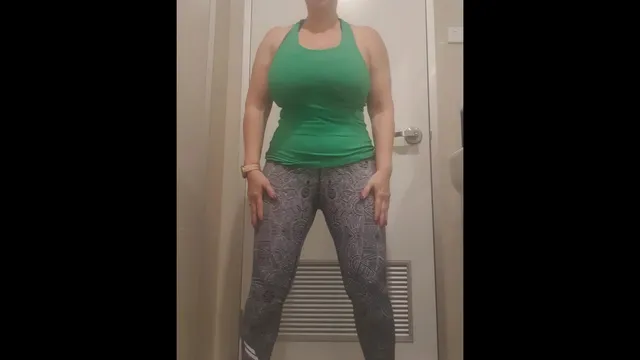 Fitness-Umkleidekabine Big Tits und Arsch-Selfie-Video
