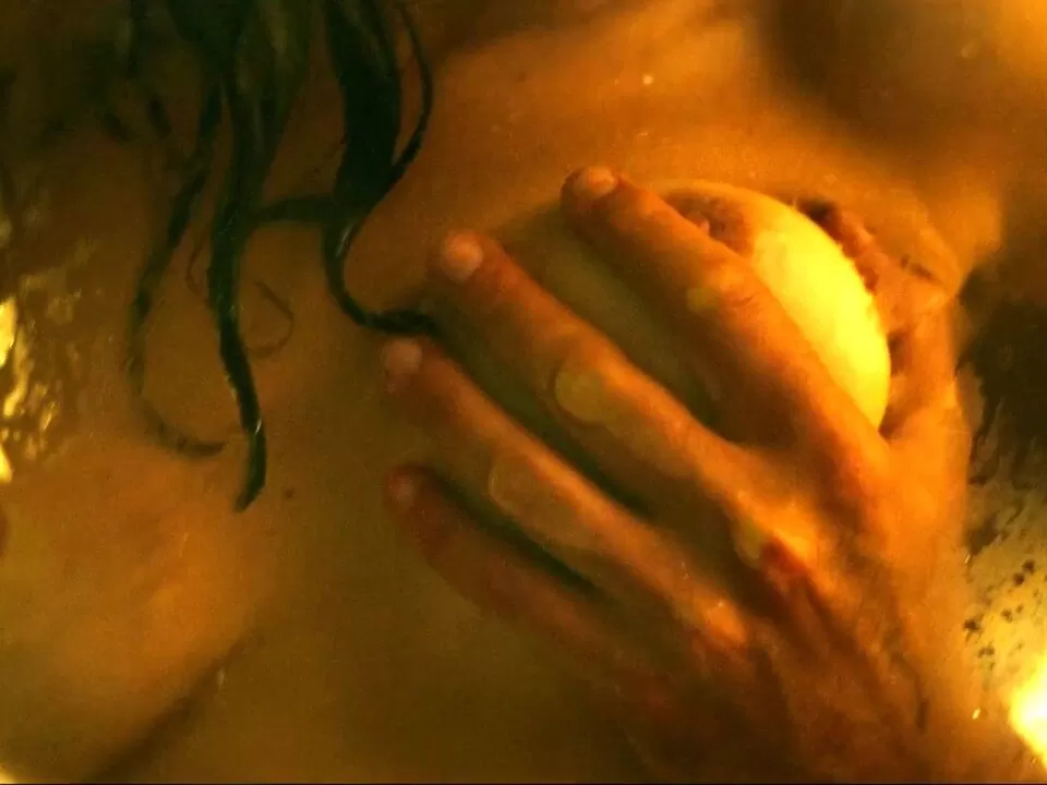 Множественные сексуальные сцены Джованны Ланчелотти из фильма «Пылающее предательство»