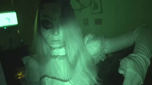 Paranormale Muschi aus der Hölle wird vom härtesten Halloween-Schwanz gefickt