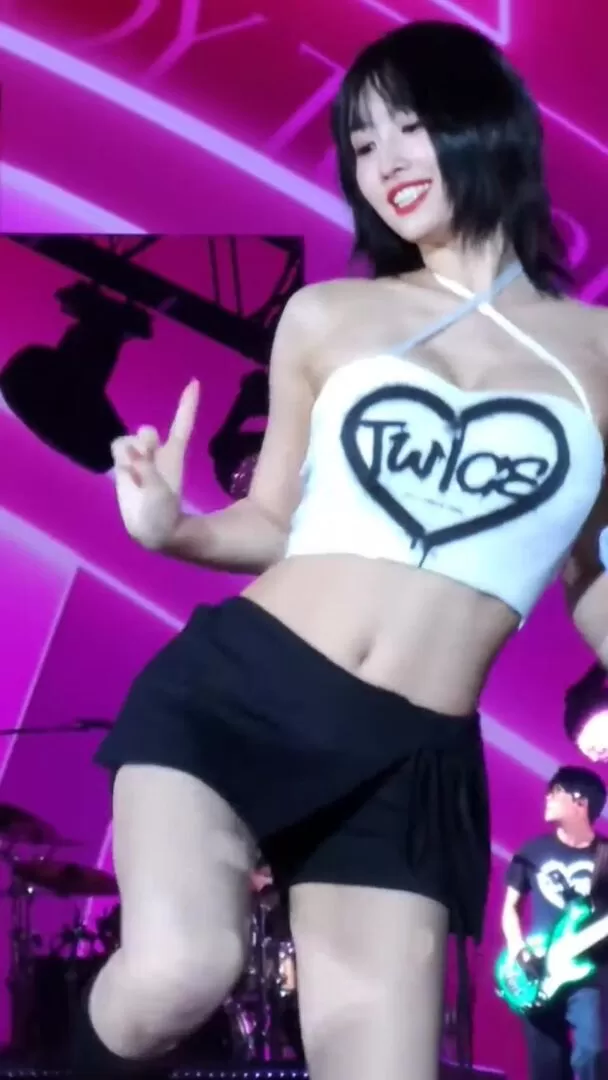 TWICE - Momo