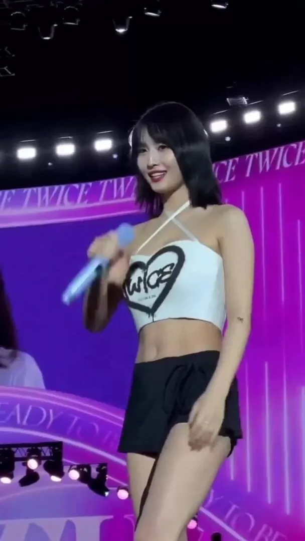 TWICE - Momo