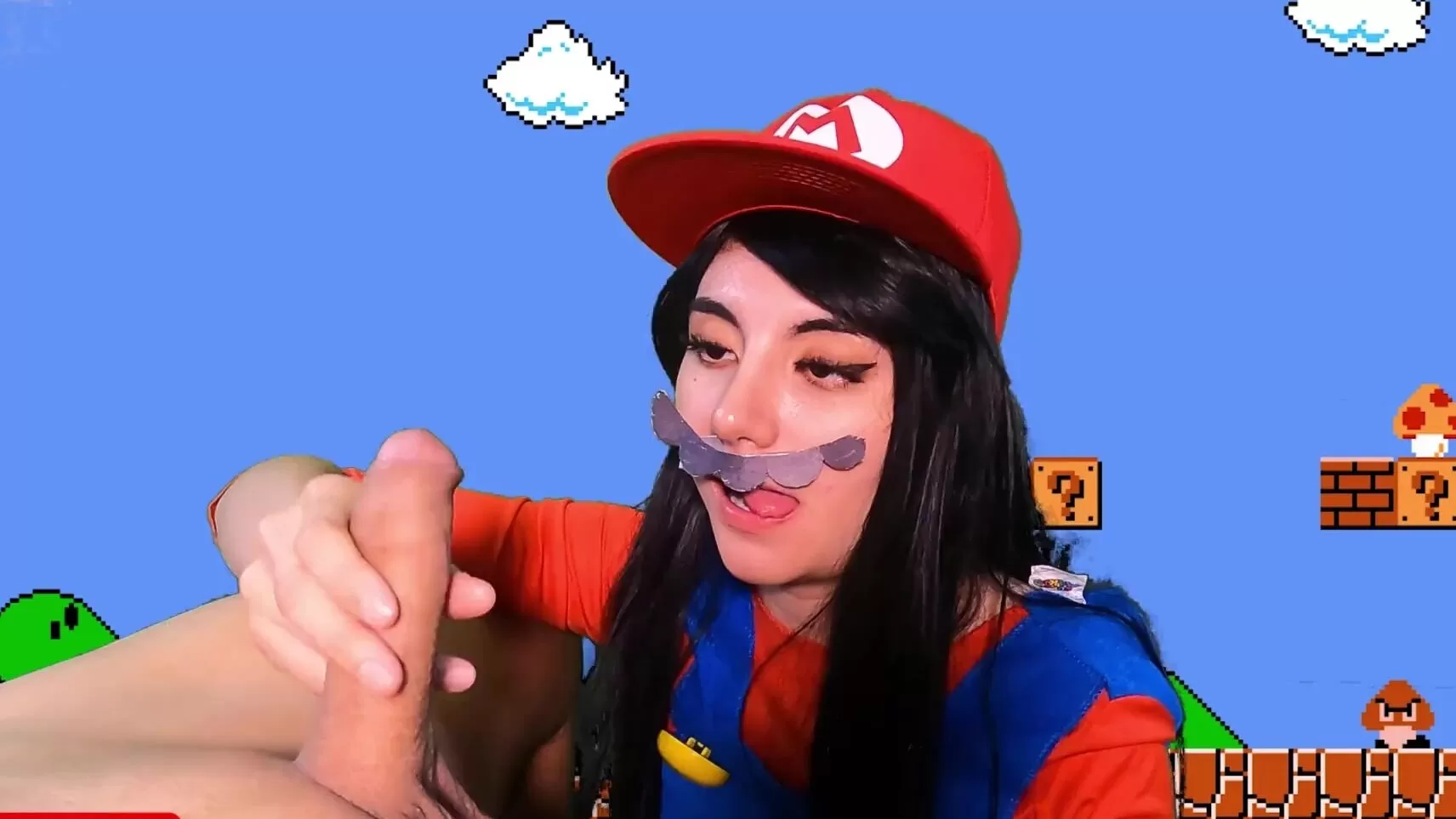 Resulta que super mario tiene un coño y le encanta tragar semen pov