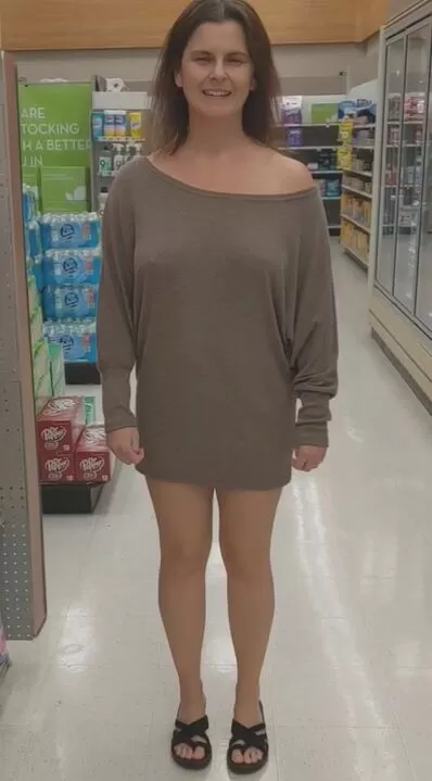 Attention shoppers, flashing milf on aisle 6