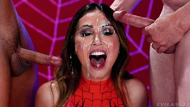 Doppelter Blowjob mit asiatischem Spider-Girl