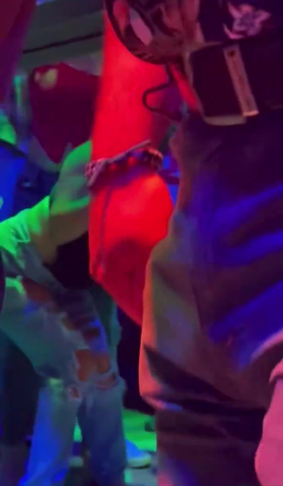 Blowjob in the nightclub