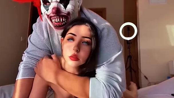 Blauäugige Stiefschwester hat Sex mit ihrem großen Bruder, Zusammenstellung eines XXX-Videos