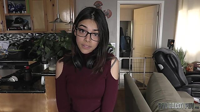 Teen stepdaughter gives blowjob and nice fuck to her stepdaddy