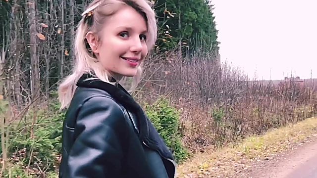 Garota russa é fodida por um sem-teto