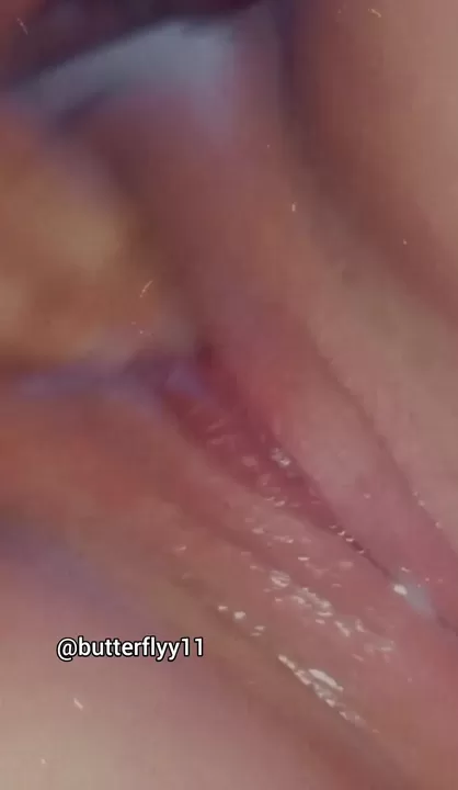 Omg rubbing my clit I can get so wet