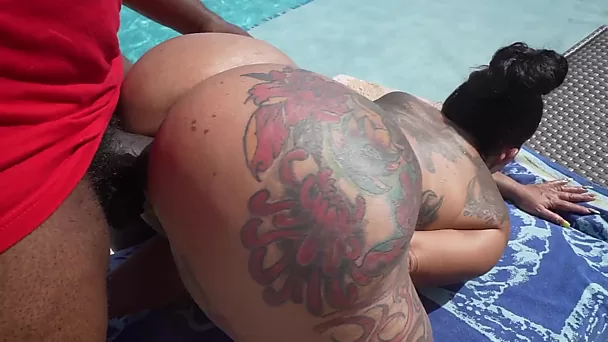 Follada perfecta al aire libre con una MILF latina de gran culo - porno amateur