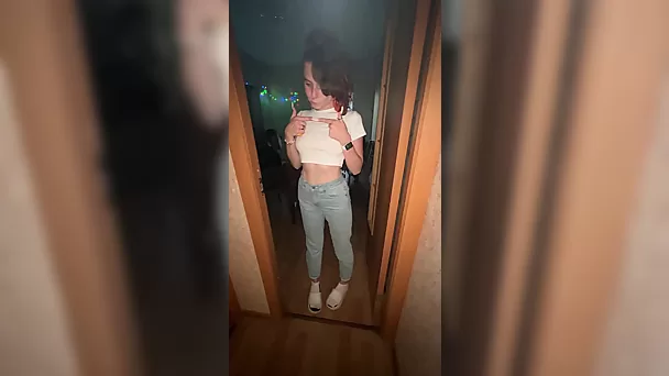 Russische Teenager sind wild geworden und haben Sex auf der Party und danach