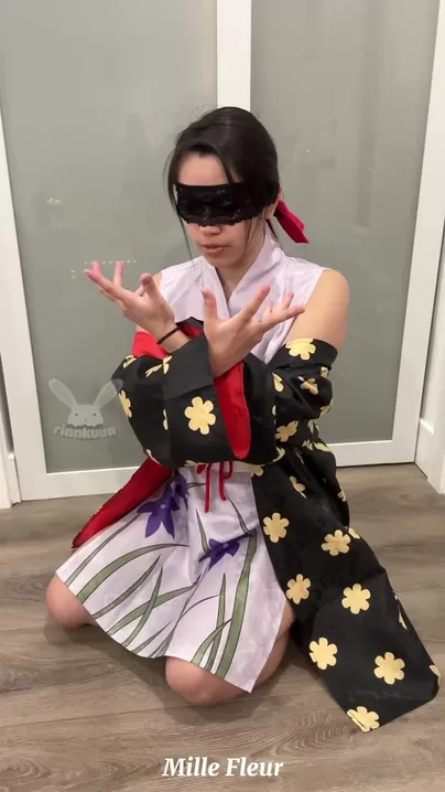 Wano Robin uses her Hana Hana fruit abilities to give herself an extra helping hand