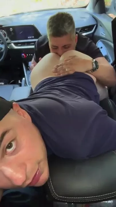 Daddy eating my hole in the car