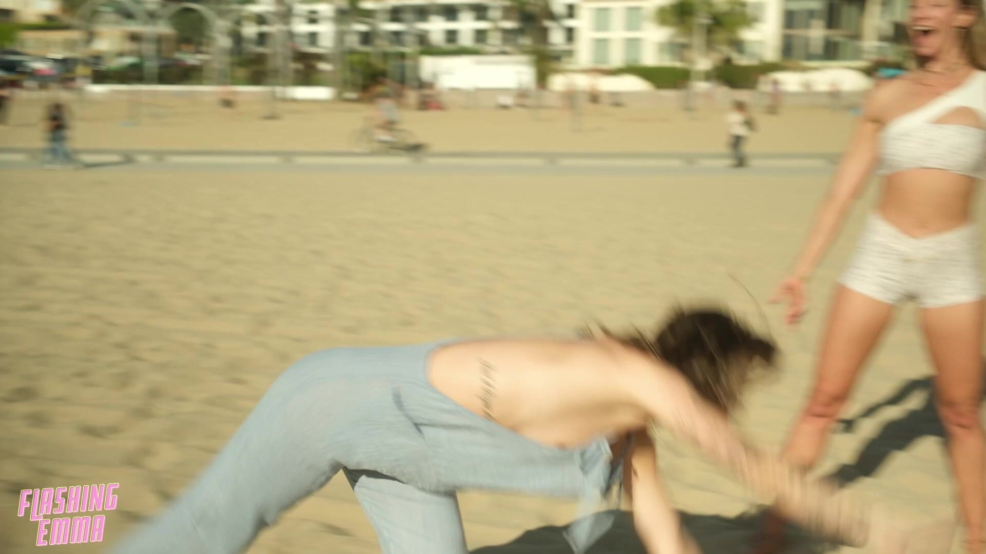 Goofing off with the girls on Venice Beach [f]